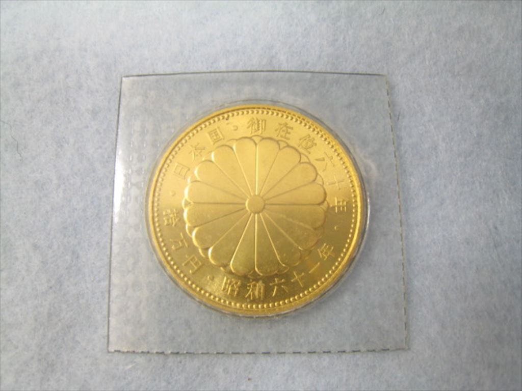 箕面で天皇陛下御在位60年記念10万円金貨を売るなら大吉箕面店へ| 買取大吉箕面店
